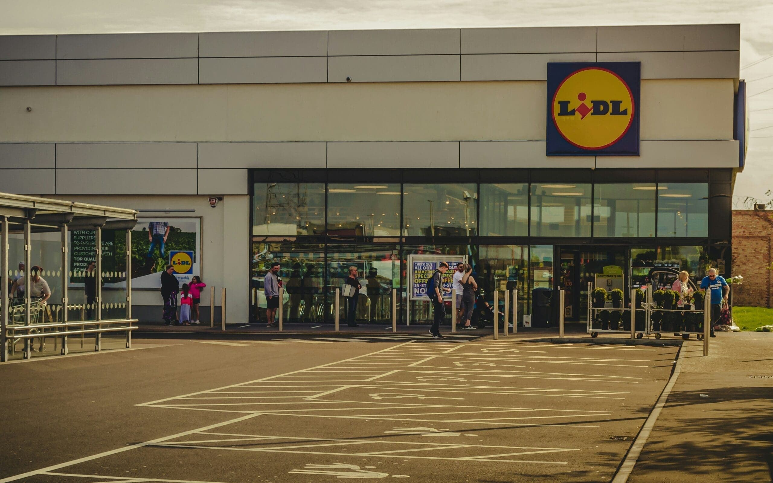 Brutális beruházással jön a Lidl – Félmilliárd fontos bővítést jelentettek be, 40 új üzletet nyitnak