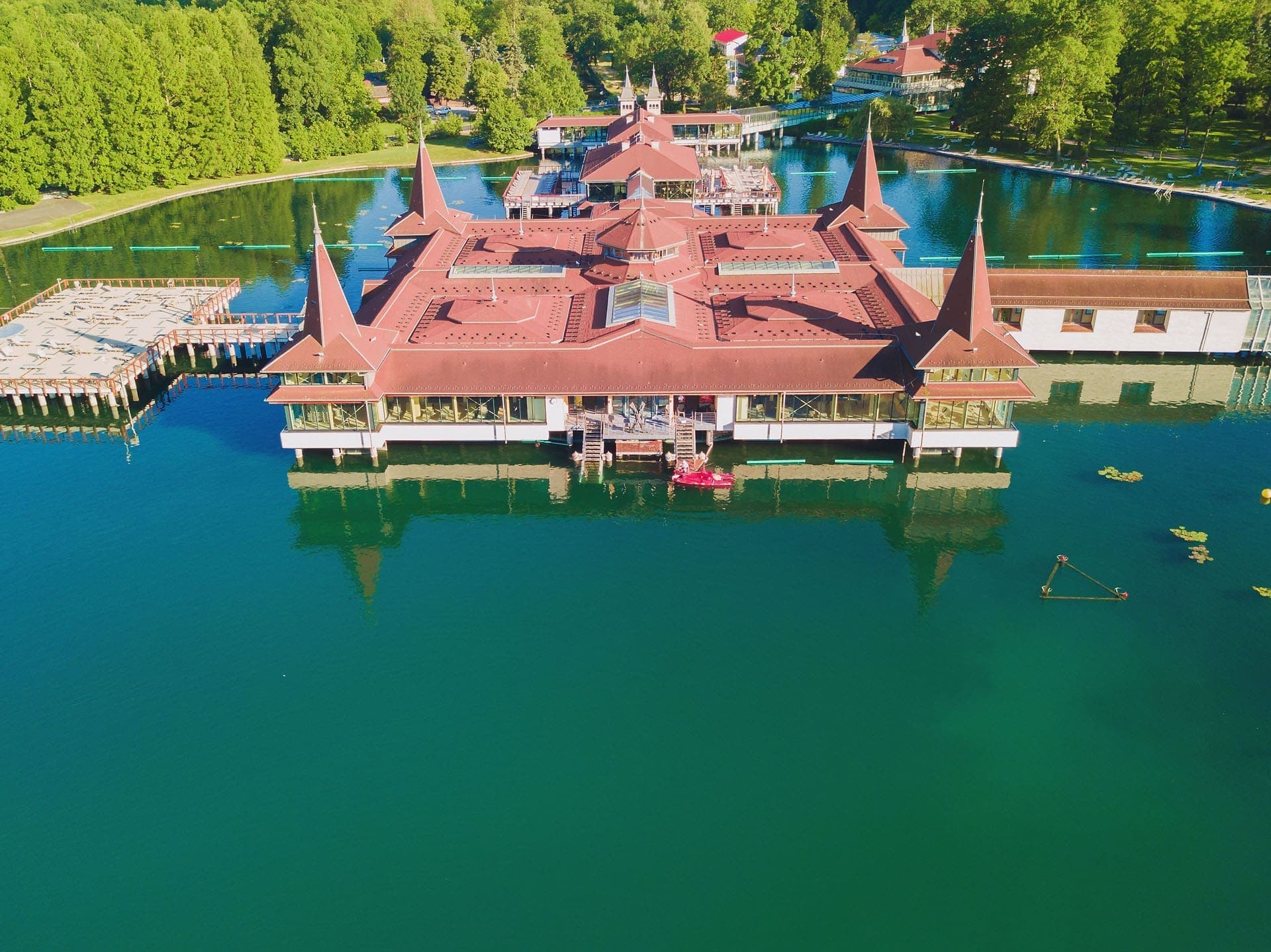 Aranykor vagy kényszerpálya - Rekordszámok és új kihívások a magyar turizmusban