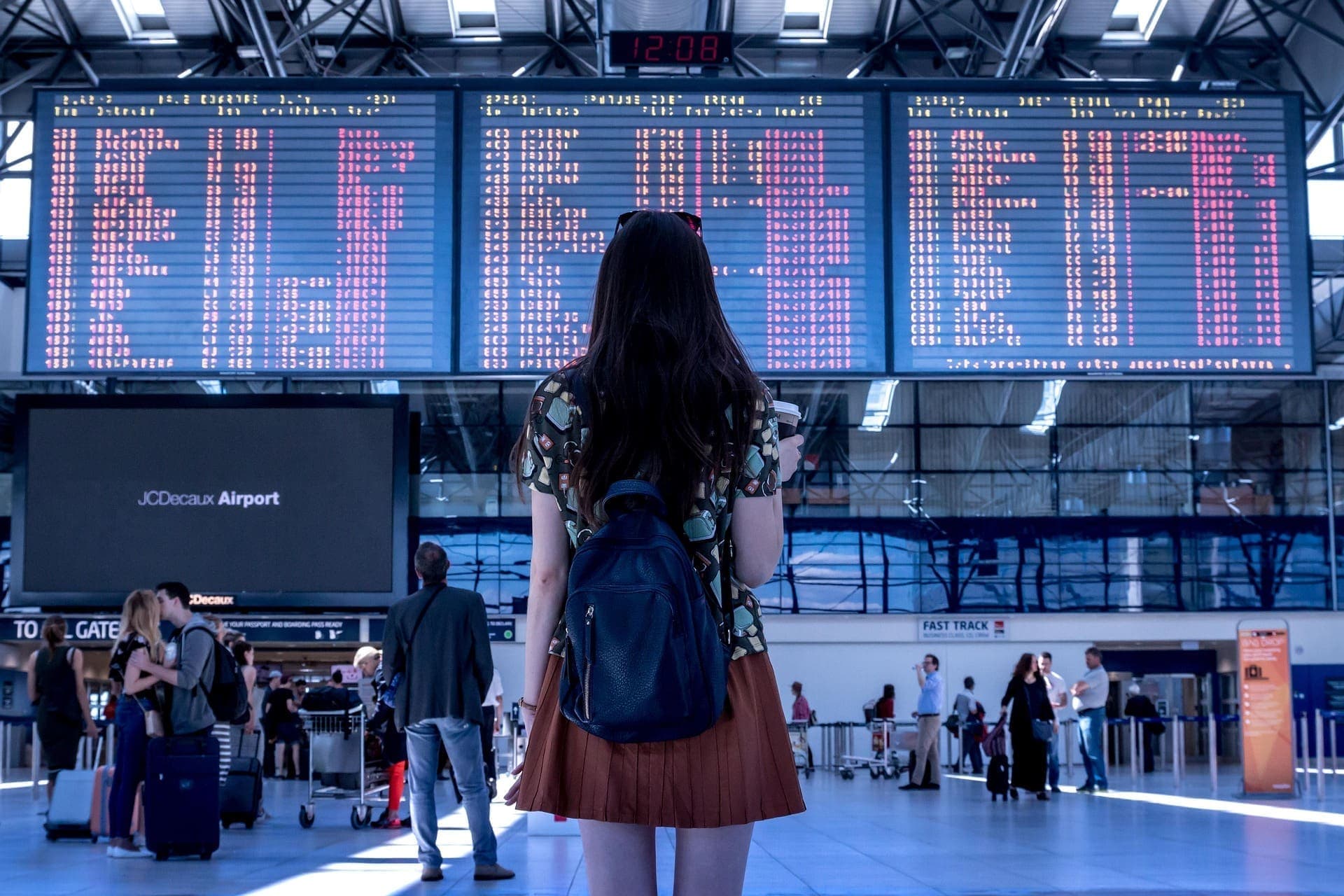 Káosz a delhi repülőtéren: több száz járat késett technikai hiba miatt