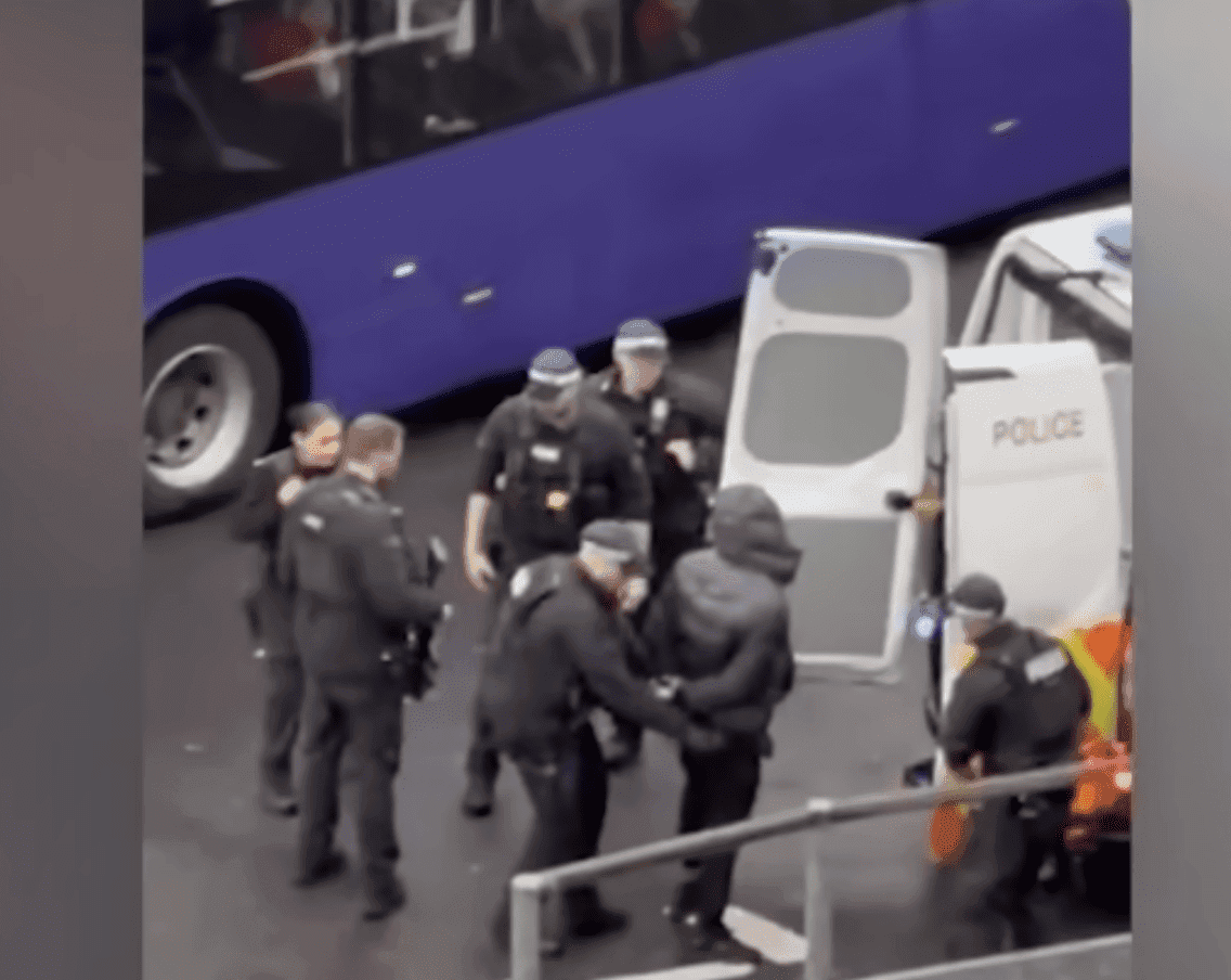 Paprikaspray-támadás a londoni repülőtéren –Sérültek és fennakadás zavarta a közlekedést