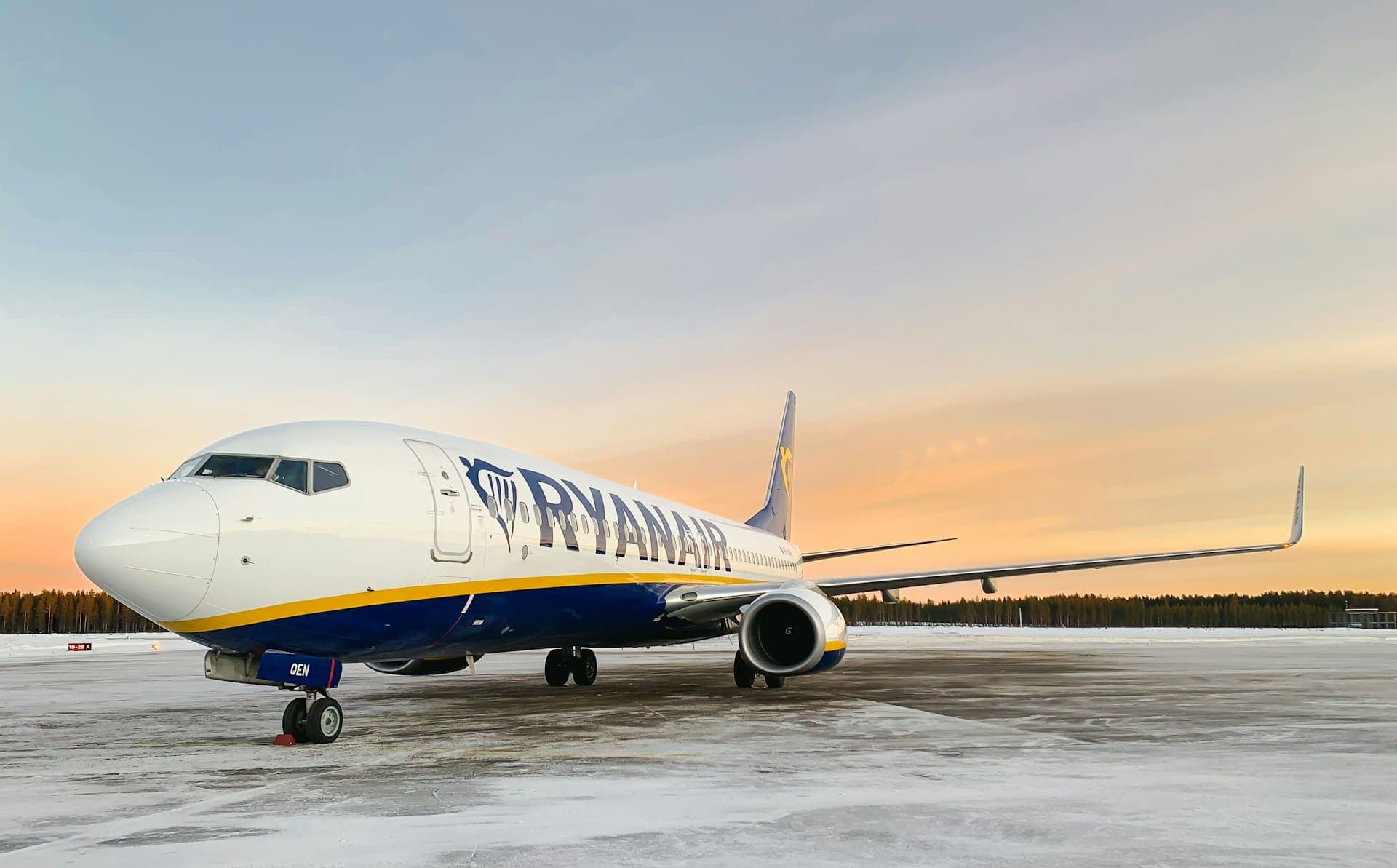 Drága lett Berlin a Ryanairnek – Megfelezi járatait a német fővárosban