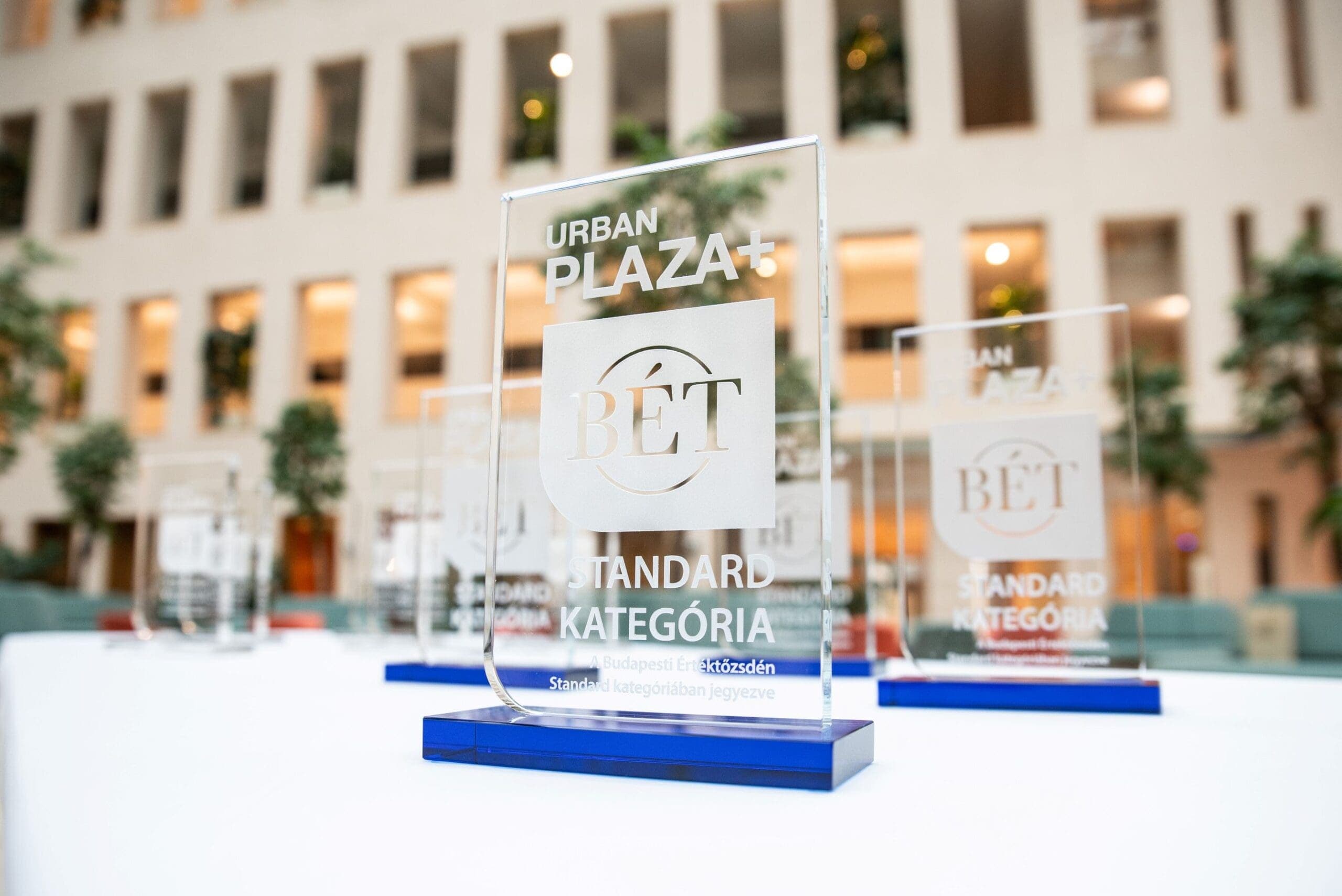 Új ingatlanbefektetési társaság érkezett a BÉT-re – Csengetéssel debütált az Urban Plaza Plus