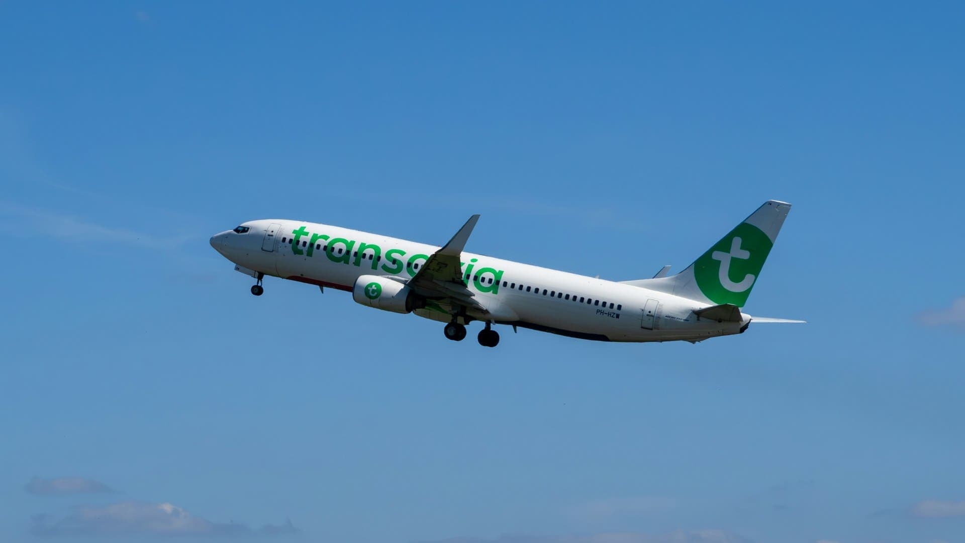 Már a menetrendeket is átírja a drága kerozin – Járatokat töröl a holland Transavia