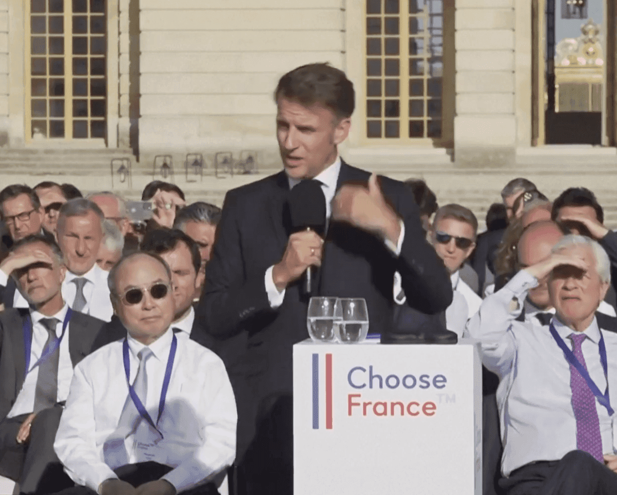 Macron rekordberuházásokat jelentett be – 93 milliárd euró érkezhet Franciaországba